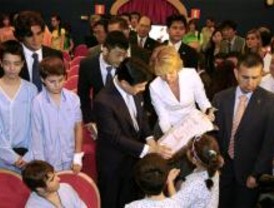 Aguirre y Naruhito visitan el Niño Jesús