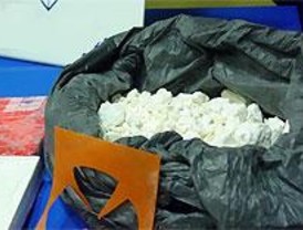 Detenidas once personas que pretendían introducir 25 kilos de droga por Barajas