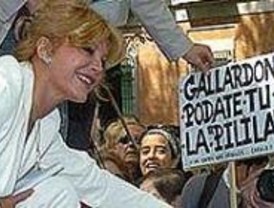 La baronesa Thyssen volverá a protestar contra la tala de árboles