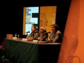 Alcorcón homenajea al poeta Ángel González con la edición de un libro