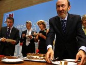 'Te deseamos, Alfredo, cumpleaños feliz'