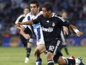 El Madrid aguanta y el Atleti golea al Numancia