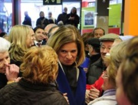 Botella visita el Mercado de Alto de Extremadura, tras su remodelación