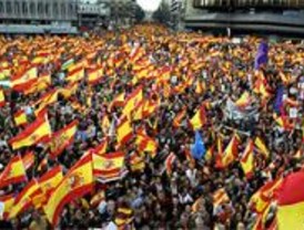Cientos de miles de personas marchan contra la política antiterrorista del Gobierno