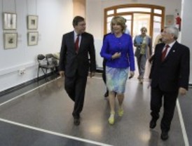 El PP gobierna en 139 de los 179 municipios de la región y el PSOE apenas mantiene una veintena