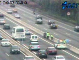 Una avería en la A-6 deja cortado un carril