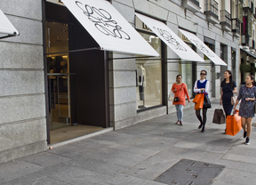 Turistas de compras por Madrid