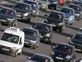 Atascos en la M-40 desde el kilómetro 19 debido al corte del carril derecho