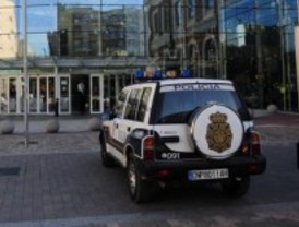 Roban un banco con mazas y pistola en Fuencarral