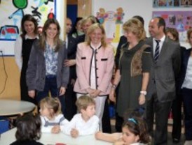 Aguirre presenta a doña Letizia el programa de bilingüismo