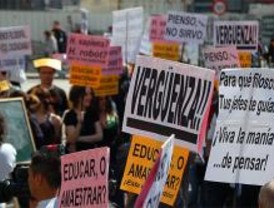 Profesores de Filosofía protestan por la reducción de clases en secundaria