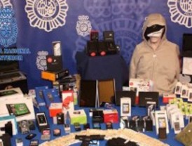 Detenidos por robar telefonía móvil