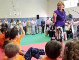 Aguirre se presenta en el debate de la región con menos impuestos y un impulso a la Educación