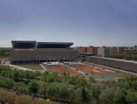 Piscinas y tenis a precios 'asequibles' en la Caja Mágica
