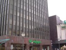 300 personas desalojadas por una 'vibración' en el edificio Torre Serrano