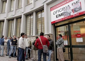 El paro sube en 25.572 personas en España