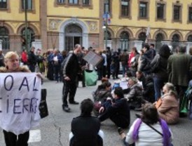 Los familiares de discapacitados siguen encerrados