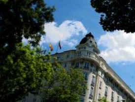 Los trabajadores del Ritz vuelven a concentrarse por los despidos en la plantilla