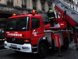 Intoxicados leves en el incendio de una casa en avenida de Europa