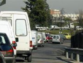 Retenciones en la A-5 y A-6 por dos accidentes de tráfico