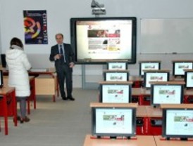 La Comunidad lanza su propio plan 2.0 para escolares con ordenadores 'grandes'