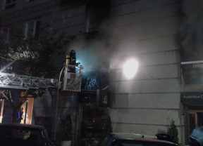 Los bomberos sofocan el incendio