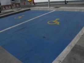 Tres Cantos incluye un control remoto en los aparcamientos para discapacitados