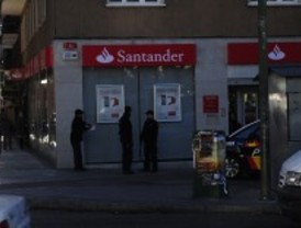 Dos hombres atracan un banco a punta de pistola en Carabanchel y se llevan 50.000 euros