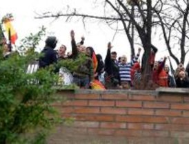 Antifascistas 'okupan' la sede del PSOE en Vallecas
