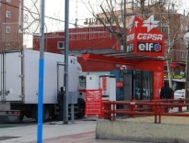 Sorprendido cuando robaba gasolina a un camión