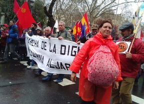 Miles de personas reclaman "pan, trabajo, techo y dignidad" en Colón