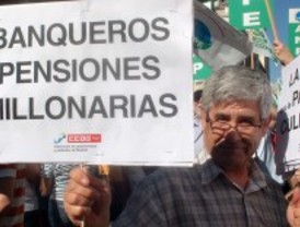 Los funcionarios cumplen la primera protesta contra el 'tijeretazo'