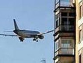 IU acusa a Fomento de no hacer nada para controlar el impacto acústico de Barajas