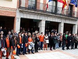 El Ayuntamiento de Las Rozas se concentra contra el terrorismo