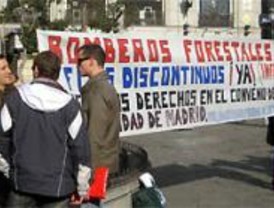 Los bomberos forestales se manifiestan para pedir que no se despida a 380 temporales