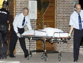 Un hombre irrumpe en una iglesia, mata a tiros a una embarazada, hiere a otra mujer y se suicida