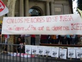 Trabajadores del IMMF protestan por el cierre de un centro