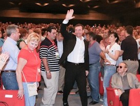 Gómez huye del enfrentamiento con Jiménez y apela a las bases para ser candidato socialista