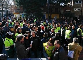 Tragsa recoge la basura acumulada por la huelga en Alcorcón