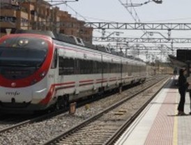 Los trenes de Cercanías ajustan su horario