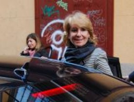 Aguirre cree que hay una campaña contra el PP y la oposición pide explicaciones