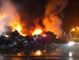 Arden 200 toneladas de chatarra en San Martín de la Vega