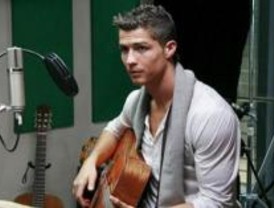 Cristiano Ronaldo se pasa a la canción romántica