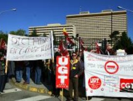 Trabajadores del Gómez Ulla protestan por la apertura de expedientes