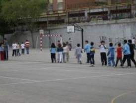 Cerca de 581.000 alumnos de Infantil y Primaria inician este lunes el curso