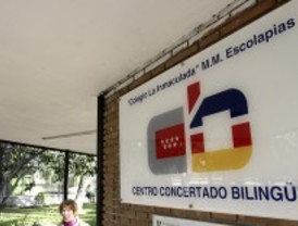 La Comunidad reducirá 330 euros el salario a los profesores de la concertada