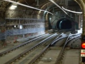 Un trabajador pierde una pierna tras sufrir un accidente laboral en las obras de Metro