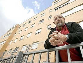 Acampadas por un piso del 'pocero bueno'