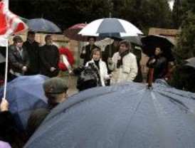 Pajín pide unidad contra ETA en el homenaje a Pablo Iglesias