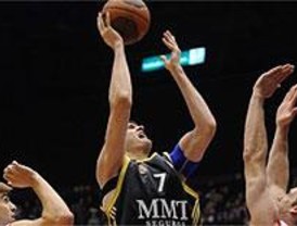 El Madrid pasa como primero ganando al Milán